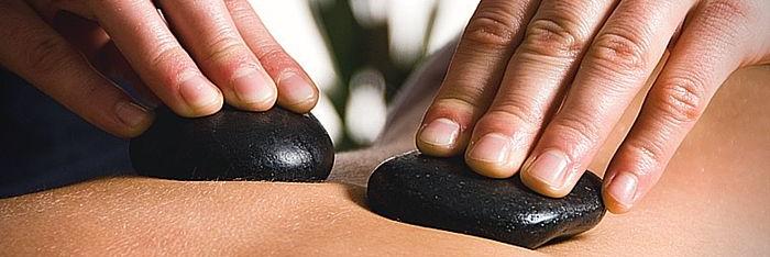 El masaje con piedras calientes