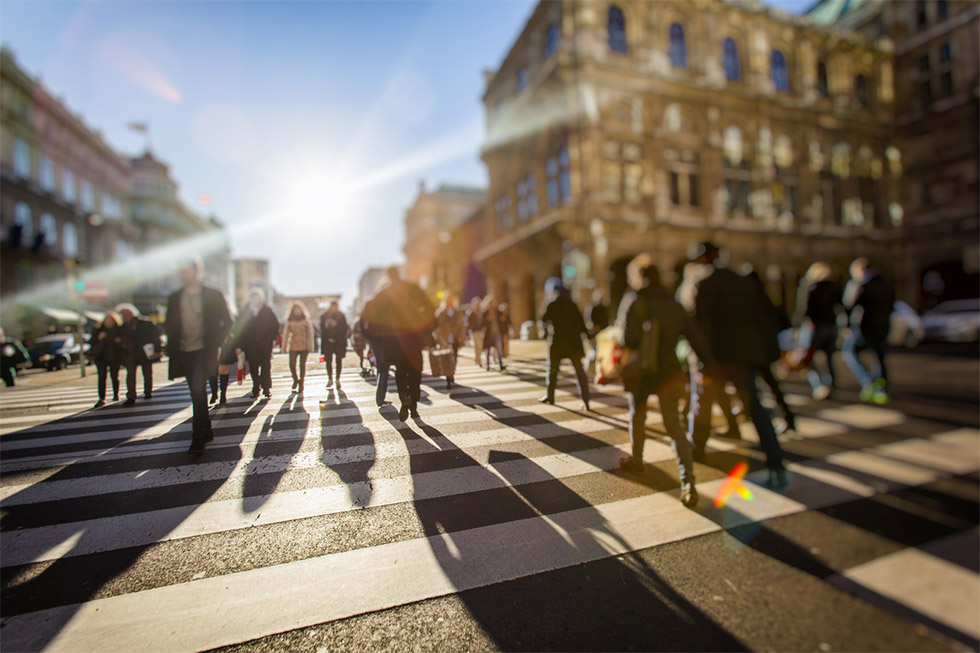 La sociedad debería regenerarse y evolucionar de forma incruenta por sí misma