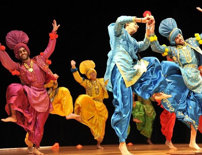 En qué consiste bailar bhangra