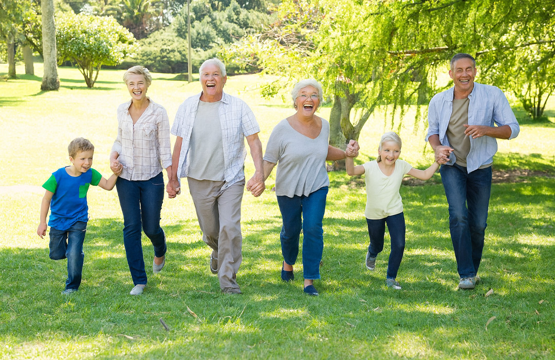 Una familia de varias generaciones feliz