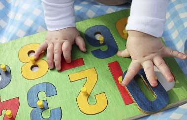 Estimulando a un niño con juegos