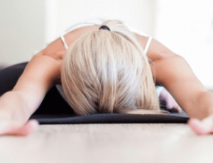 Clase de yin yoga