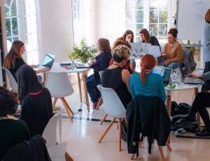 Formación en liderazgo femenino