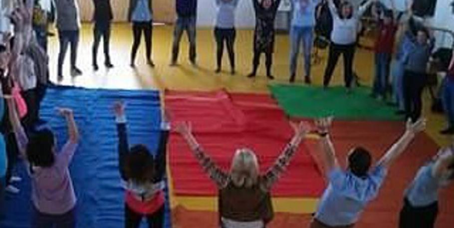 Formación y certificación internacional de maestros de yoga de la risa