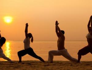 Clases de yoga en la playa