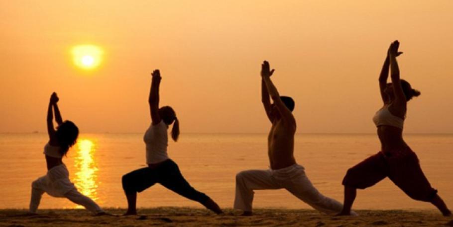 Clases de yoga en la playa