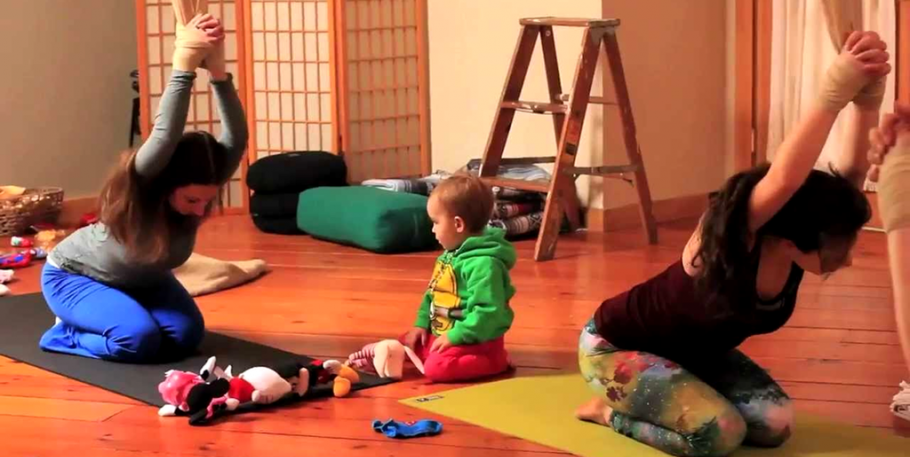 Clases de yoga para mamás y bebés